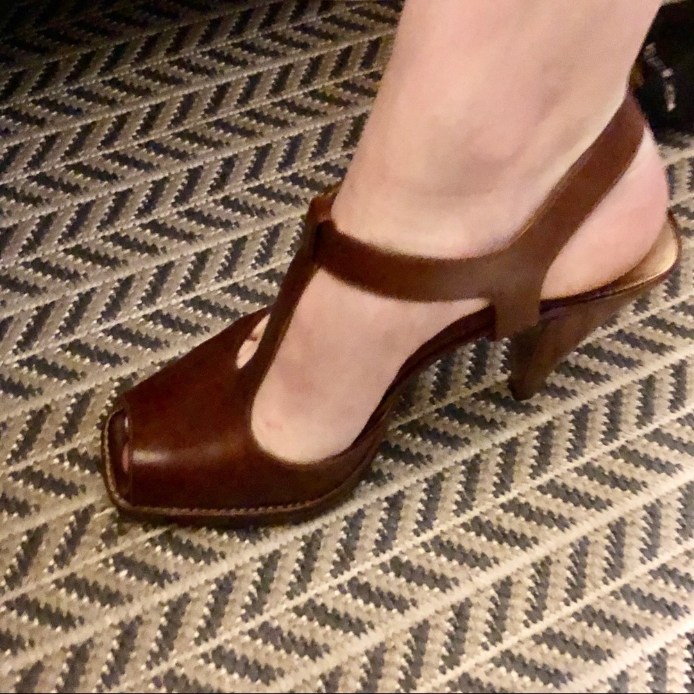 Authenticated Prada heels with dust bag - Picture 2 of 8